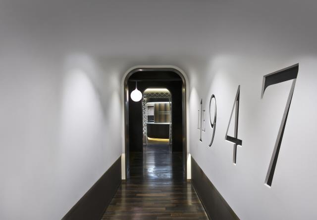 Le restaurant 1947, 3 étoiles Michelin. Le décor est signé Sybille de Margerie, et la cuisine du chef Yannick Alléno.
