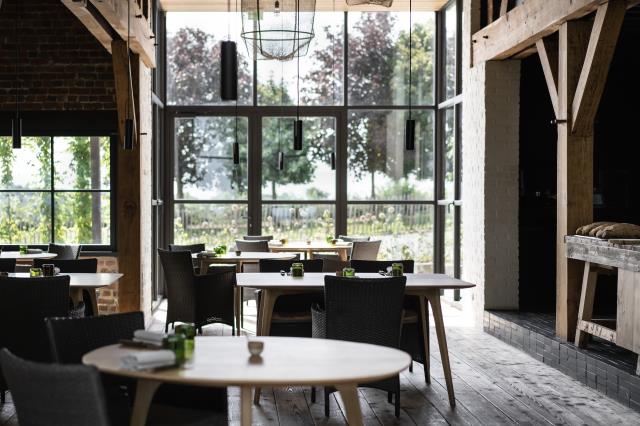 Comme à l'Auberge du Vert Mont (1 étoile), Florent Ladeyn développe une ambiance et une cuisine flamande authentiques dans ses établissements.