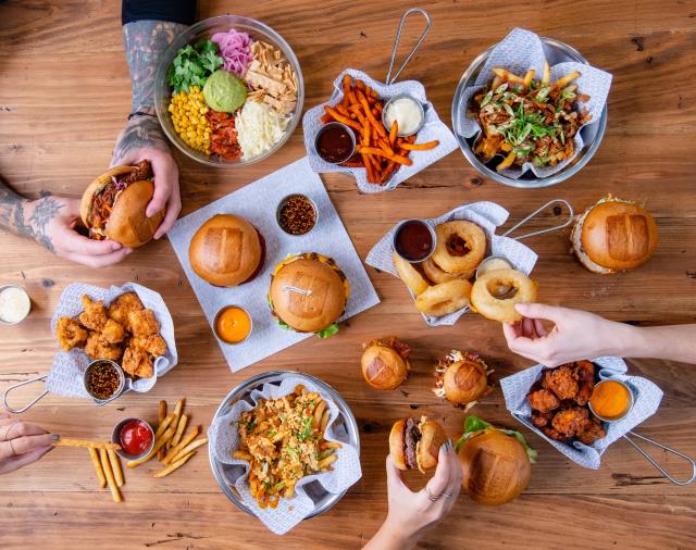 À la carte de l'Umami Burger, huit recettes de burgers gourmets allant de 15 à 20 €.