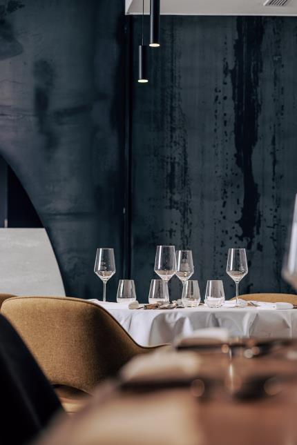 La salle du restaurant, à la décoration épurée, compte 38 places