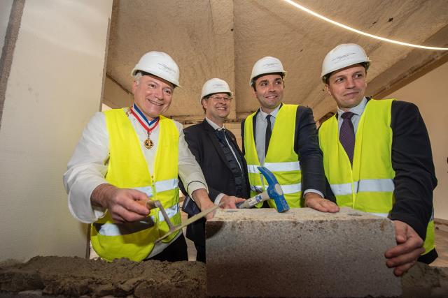 Pose de la première pierre du CFA de la Gastronomie en présence notamment du chef Christian Têtedoie et de Corentin Rémond (les 2 premiers à gauche), respectivement président et directeur du CFA de la Gastronomie.