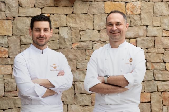 Jérémy Gressier, chef-pâtissier et Christophe Schmitt, chef exécutif de l'hôtel Terre Blanche à Tourrettes