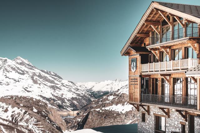 Le Refuge de Solaise est perché à plus de 2 500 mètres d'altitude, dans la station de Val d'Isère.