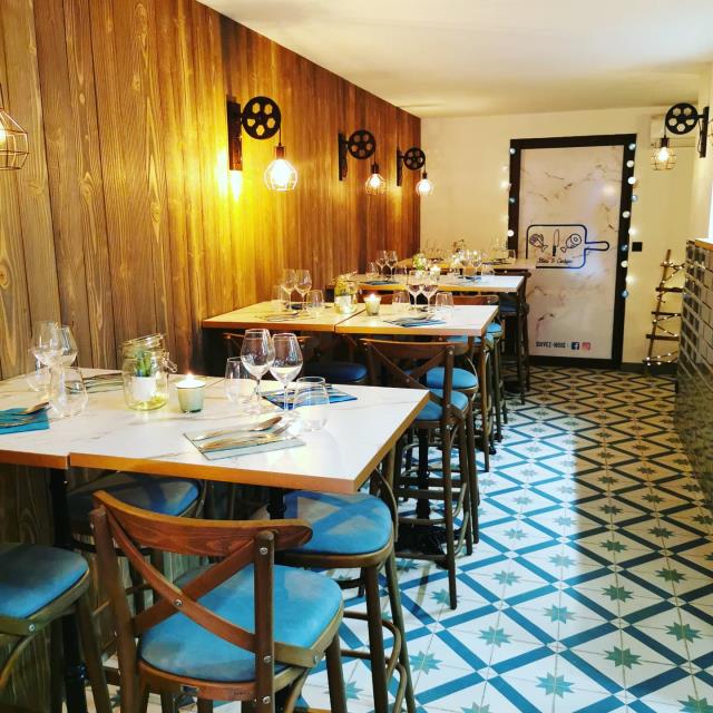 Bleu & Cochon côté salle, nouveau restaurant de Jordan Yuste à Sète