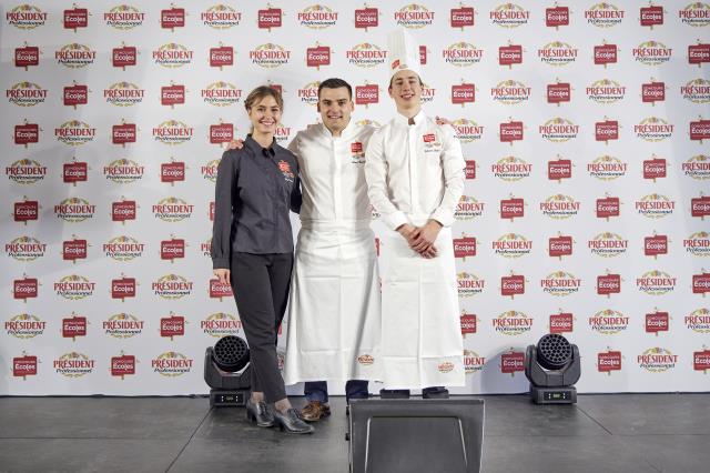 Titouan Lalaux, élève en cuisine, et Cloé Grimault, élève en service et commercialisation, avec Rémi Faucher, coach enseignant, remportent le concours écoles - de l'étoile aux Étoiles Président Professionnel.