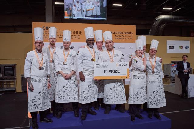 Le podium de la coupe Europe de la pâtisserie : Royaume Uni, Suède et Danemark.