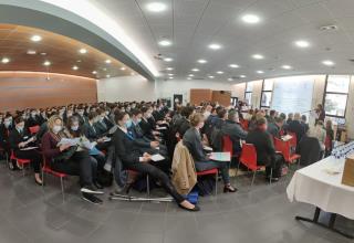 Présentation des entreprises participantes devant les étudiant du lycée Friant