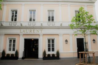 Le restaurant Le Laurent, avenue Gabriel à Paris (VIIIe), est réputé pour sa cave comptant...