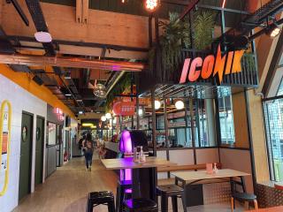 Le bar occupe une place centrale dans le concept Iconik.