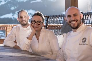 L'équipe qui accompagne Anne Sophie Pic au quotidien : A gauche, Jonathan Chapuy - Chef pâtissier Exécutif du Four Seasons Hotel Megève  A droite, Alexandre Alves Pereira, Chef Exécutif de La Dame de Pic - Le 1920