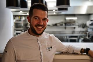 Le chef Guillaume Pape, nouvel étoilé 2022, dans sa cuisine de L'Embrun