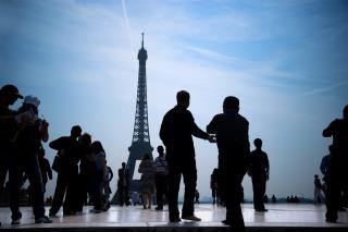 'Laissez-nous travailler pour que la France reste la 1ère destination touristique mondiale.' Tel...