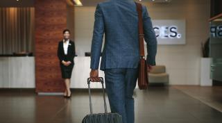 Selon un sondage OpinionWay, '76 % des voyageurs d'affaires jugent les déplacements importants pour...
