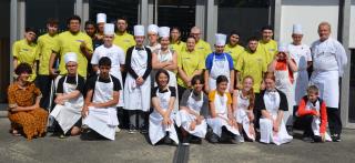 Vite avant l'arrivée des parents, une photo des « petits Bocuse » 2022 avec les jeunes en MC...
