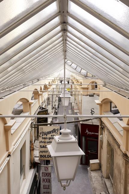 L'Hôtel du Sentier est situé à l'entrée du Passage du Caire, le plus long de Paris, construit en 1798.
