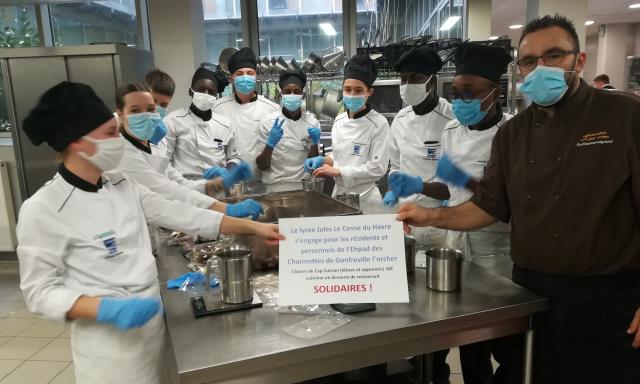 élèves et apprentis du lycée Jules Le Cesnes avec Guillaume Legrand
