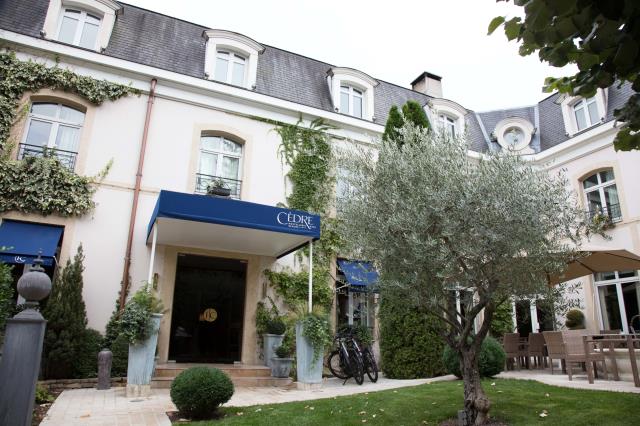 L'Hostellerie Le Cèdre & Spa Beaune a été reprise fin janvier 2019 par Amaury Rostagnat après 24 années d'exploitation par