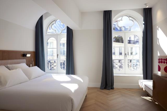 L'Hôtel du Sentier compte 30 chambres lumineuses sur six étages.