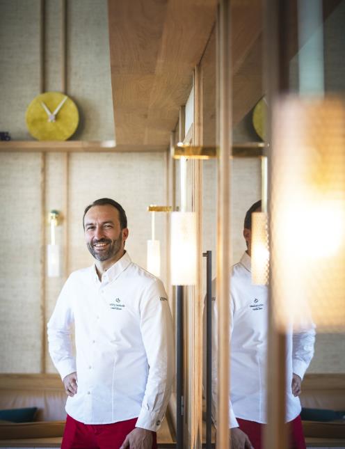 Le chef étoilé Cédric Béchade signe la carte du restaurant du Café de Paris.