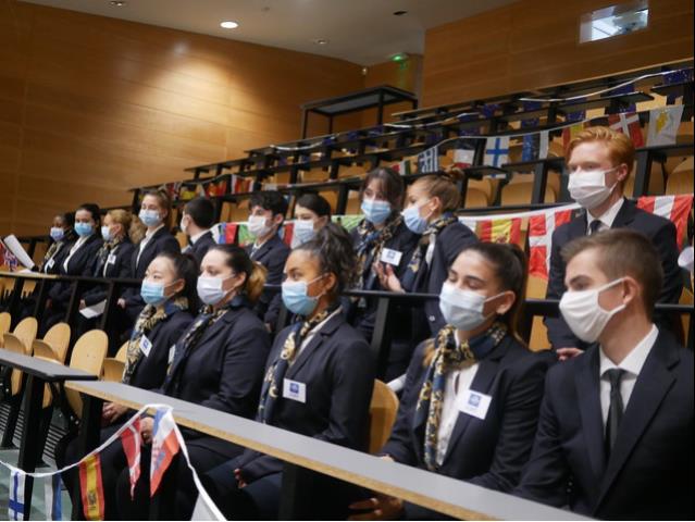 Les BTS Tourisme du lycée Paul Augier dans l'anphi très attentifs