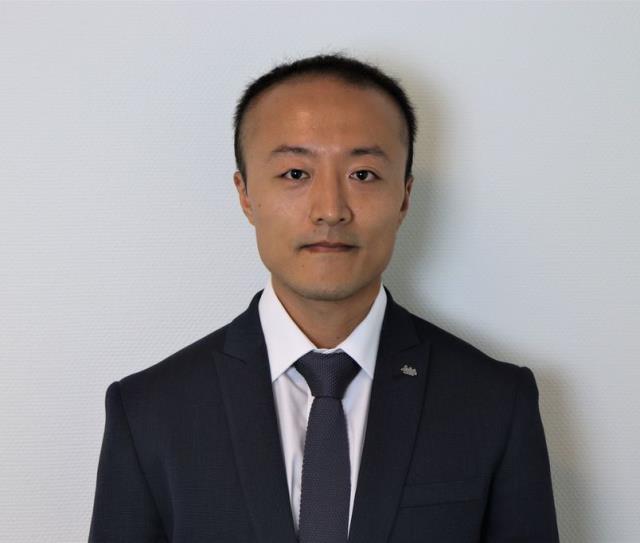 Yun Qin, remporte le trophée d'or du 6e concours Aoste Professionnel, dans la catégorie étudiants.