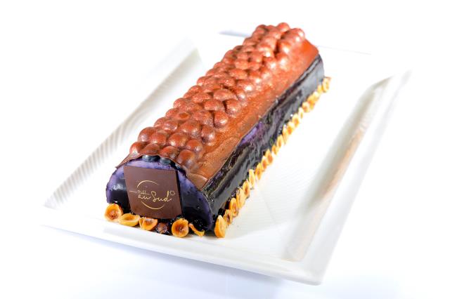 La bûche de Ludovic Turac, chef de son restaurant Une Table au Sud, participant de la saison 2 de Top Chef sur M6 en 2011.
