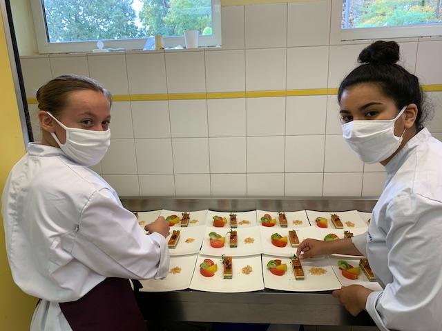 Les deux terminale Bac Pro Cuisine du lycée Claudel