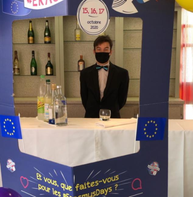 Etudiant Terminale Section Européenne options Commercialisation et Services en Restauration