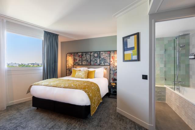 Chambre de luxe de l'hôtel Voco Paris Montparnasse.