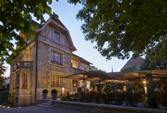 Garum Table Vivante prend place dans l'écrin qui a accueilli précemment le Jardin des Remparts crée par Roland Chanliaud en 1995 et repris il y a 8 ans par le couple Bocquillon.