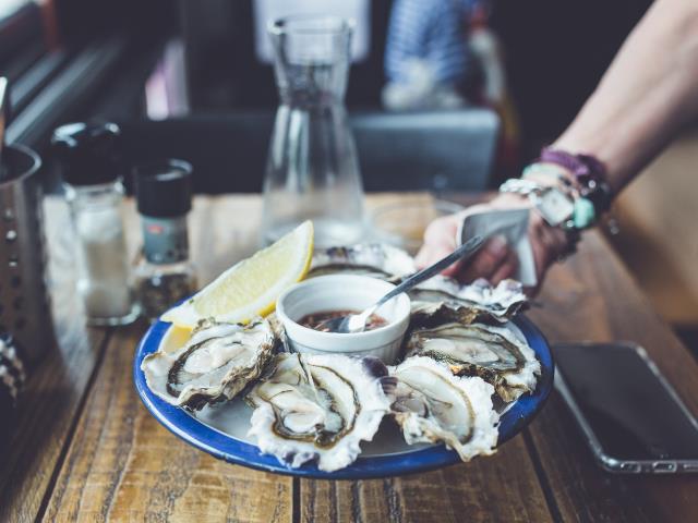 Désormais les cabanes à huîtres ne devront pas faire plus de 49% de leur CA en produits dérivés (Vins, pâté, crevettes...)