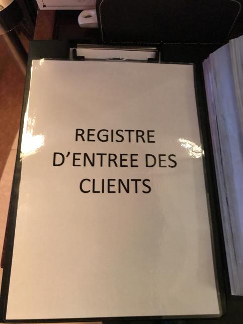 Le restaurateur doit mettre en place un cahier de rappel à l'entrée de son établissement pour que les clients laissent leurs coordonnées.