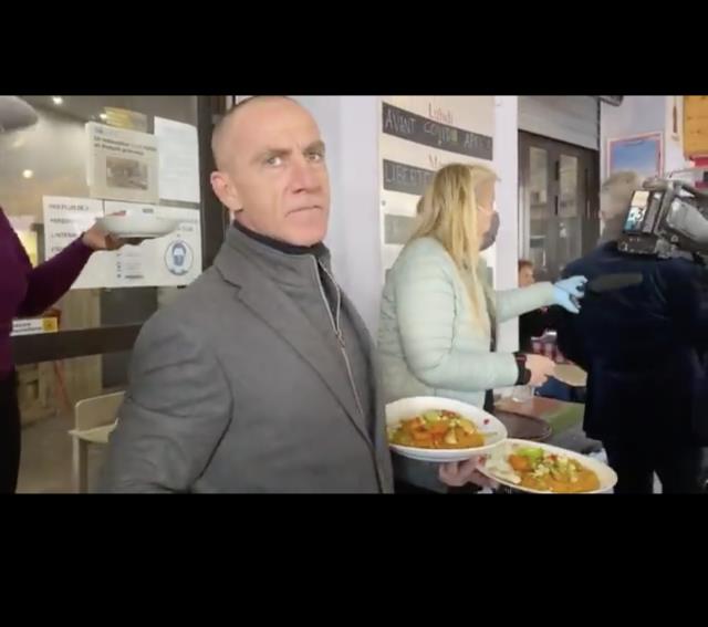 Christophe Wilson a été mis en garde à vue pour pour emploi d'une personne sans papier et non pour désobéissance civile ou pour avoir ouvert son restaurant.