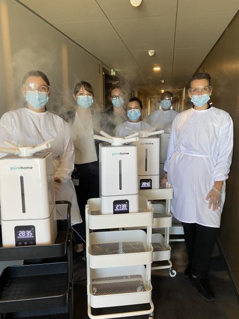 Au Radisson Blu Bordeaux, une équipe dédiée passe de chambre en chambre avec un stérilisateur de désinfection