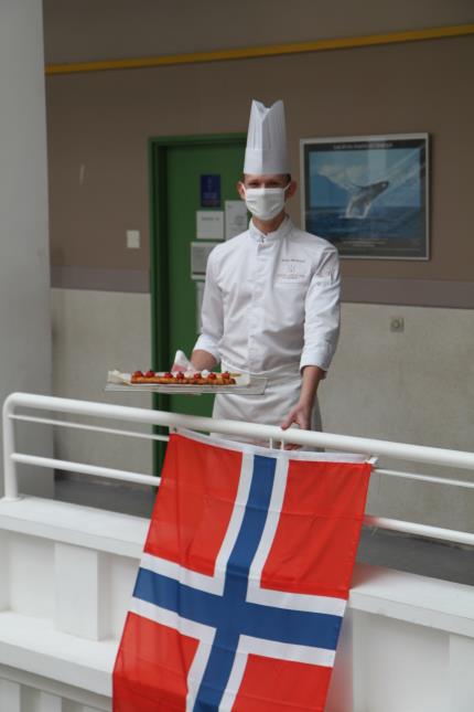 Elève cuisinier norvégien de première professionnelle mention euro.