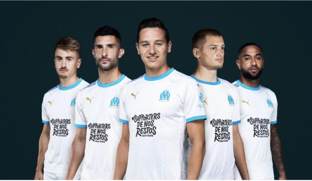 #SupportersDeNosRestos sur le maillot des joueurs de l'OM.