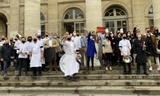 Bordeaux, vendredi 2 octobre , 11h45 , devant le restaurant de Philippe Etchebest, mobilisation...