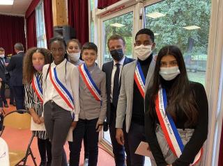 Les élèves du lycée Claudel avec le président Emmanuel Macron