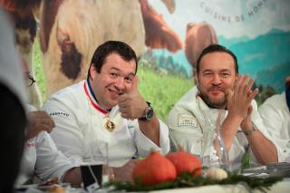Guillaume Gomez, MOF et chef des cuisines de la Présidence de la République, est un habitué de l'évènement. Ici avec Emmanuel Renaut.r