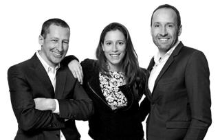 Da gauche à droite : Jean-Bernard Falco (président fondateur de Paris Inn Group), Celine Falco (vice présidente de Paris Inn Group) et Grégory Pourrin (directeur général associé de PAris Inn Group).