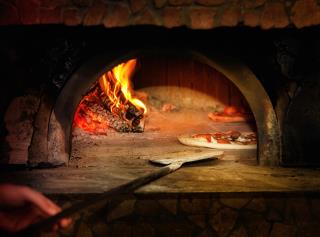 Le four à bois traditionnel peut être situé en salle, quelle que soit sa puissance.