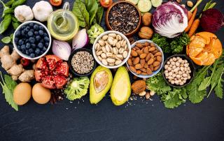 Augmenter l'utilisation de légumes secs, d'oléagineux etc. permet des ppaorts nutritionnels intéressants : fibres, protéines végétales, oméga-3...