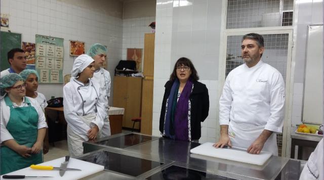 Ateliers avec le chef Christophe Dovergne particulièrement appréciés par les élèves du lycée.