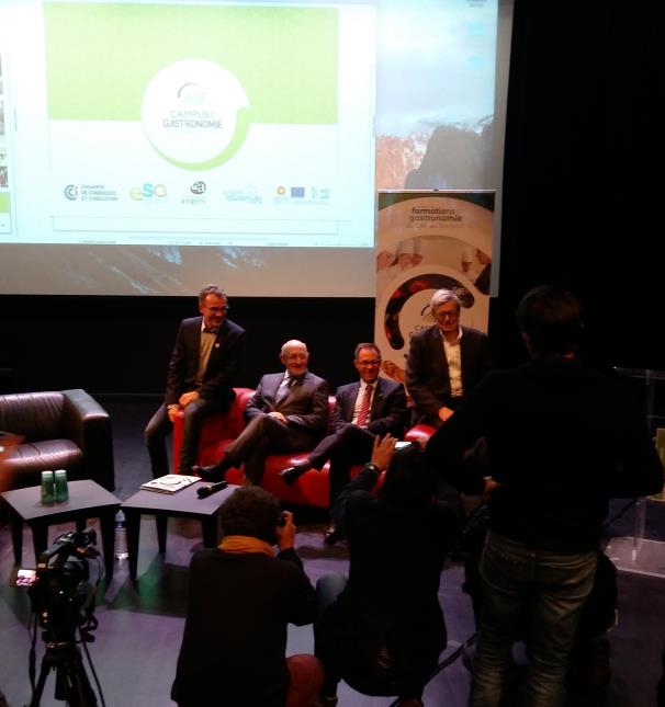 De gauche à droite : Fabrice Cesbron (CCI de Maine-et-Loire), Pierre Gantier (ESA), Christian Roblédo (Université d'Angers) et Pierre Denizet (Angers TourismLab).