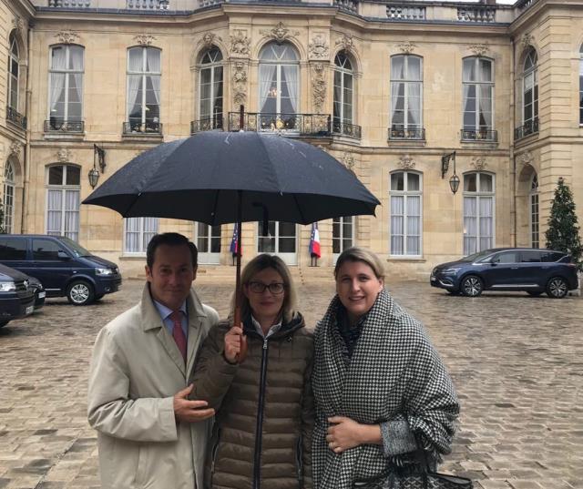 De g à d : Bruno de Monte, Frédérique Lardet et Stéphanie Le Quellec au terme de leur réunion à Matignon.