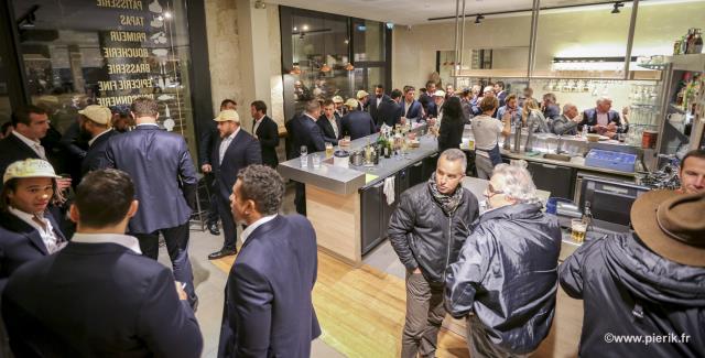 A Marseille, Les Halles de la Major marient stands de producteurs et événementiel.