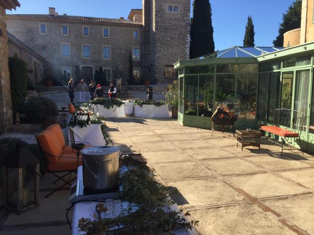 Au Jardin de Benjamin, une multitude de stands sont installés dans le restaruant, en cuisine mais aussi en extérieur, à la fois pour proposer du choix mais aussi pour répartir le flux de clientèle.
