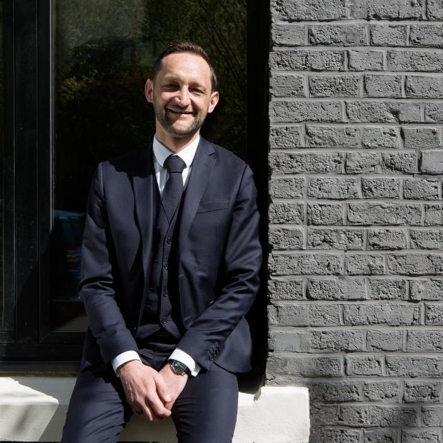 'Mes expériences passées me permettent d'avoir une vision globale de l'établissement', confie Antoine Bouilhol, directeur de l'hôtel Louvre Lens.