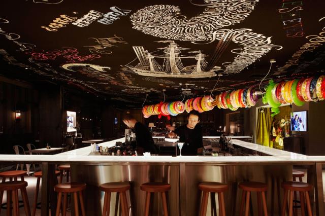 Mama Shelter de Paris : conception et réalisation du bar intérieur en collaboration avec le cabinet Philippe Starck.