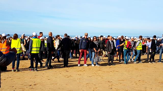 Les élèves du lycée de Dinard sur les plages de Saint-Malo